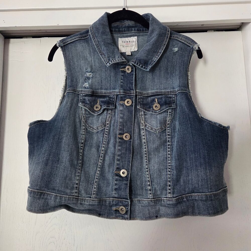 Torrid Women’s Size 1 Denim Jean Vest Cropped Distressed Medium Wash